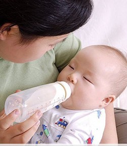 给宝宝换奶粉的原则和方法