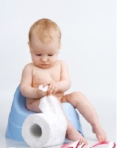 小孩尿裤子的原因及训练排便策略
