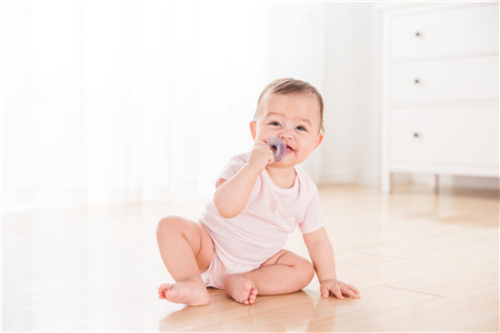 幼儿急疹症状表现有哪些 幼儿急疹会传染吗